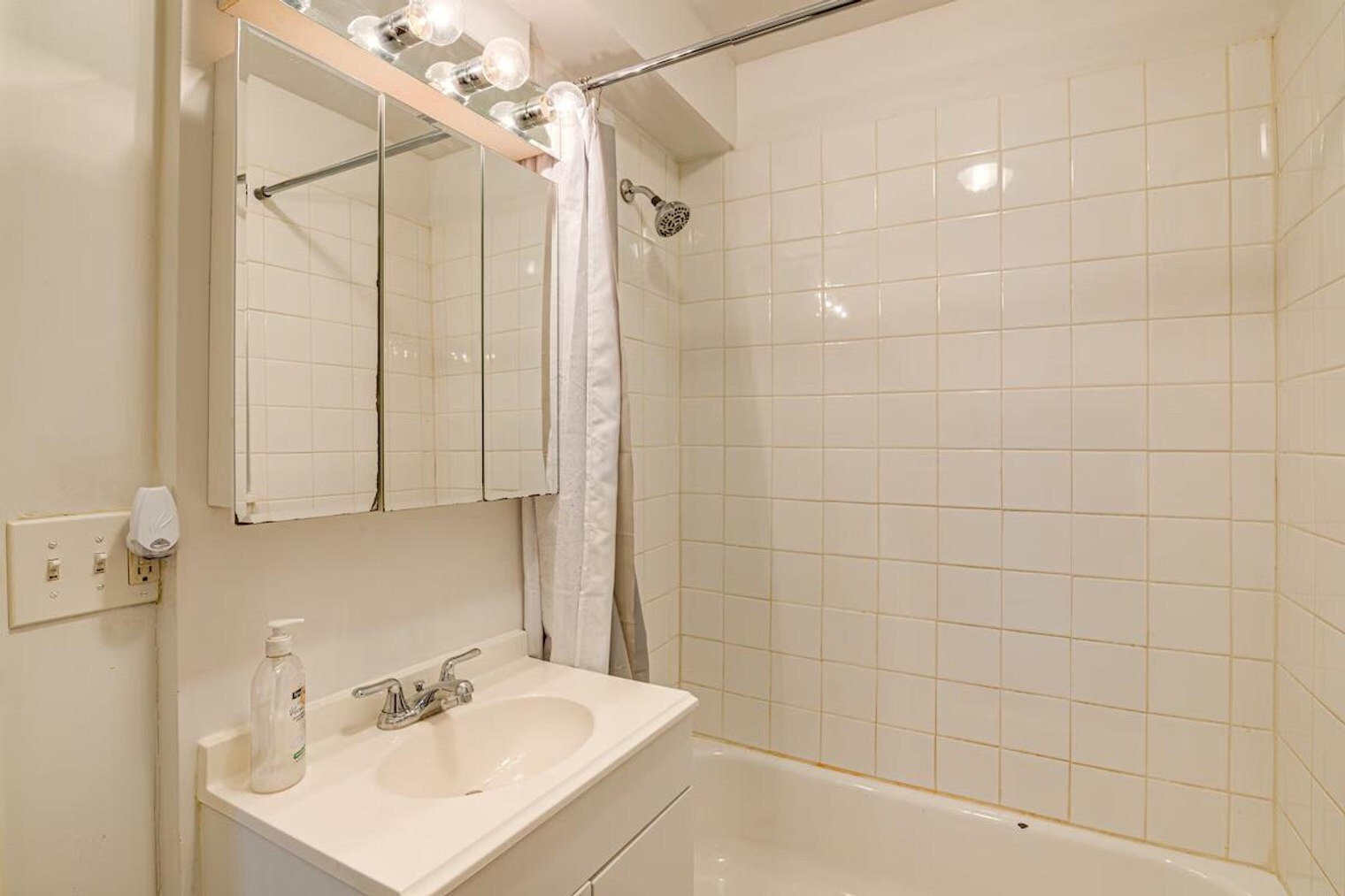 Building Photo - 6210 S Evans Ave