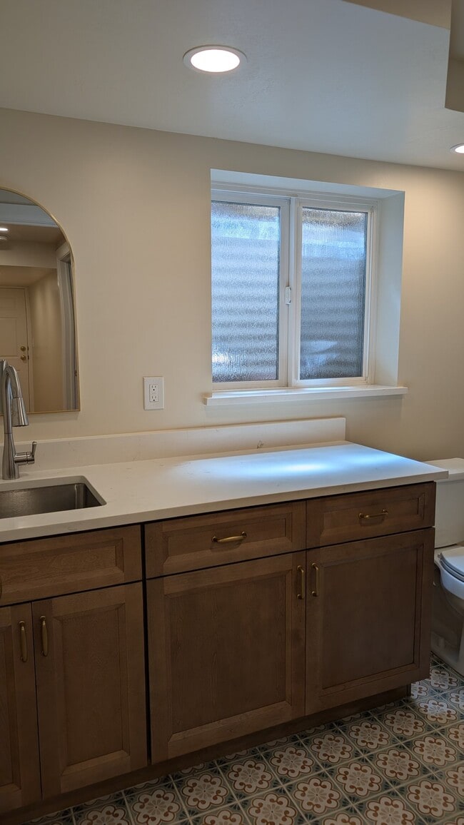 Building Photo - 9302 Sunrise Park Dr