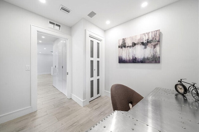 Building Photo - 1733 Coral Gardens Dr