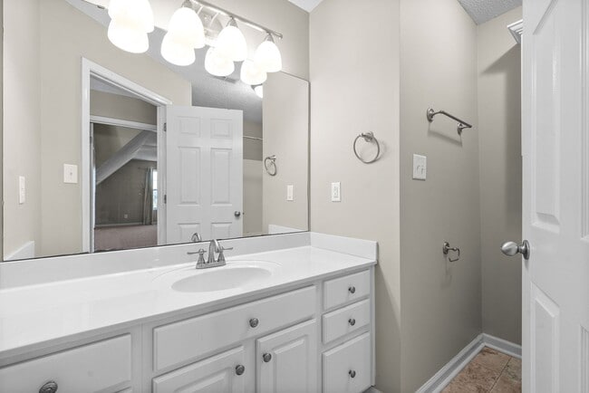 Building Photo - Pet Friendly Three Bedroom with Bonus!