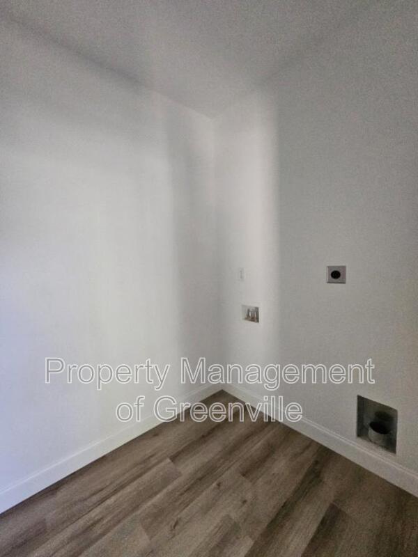 Building Photo - 305 Appian Dr