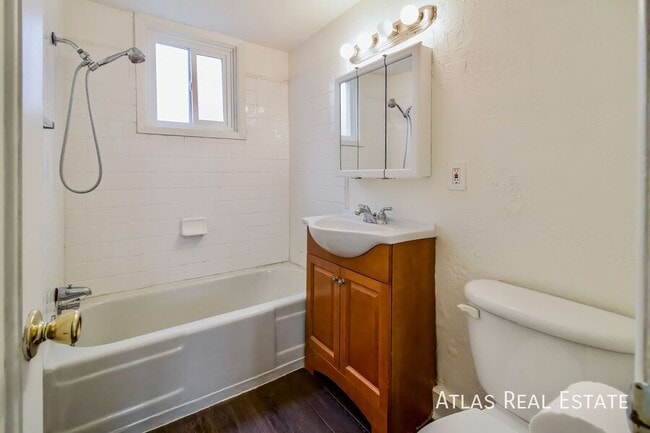 Building Photo - 1459 Roberta St