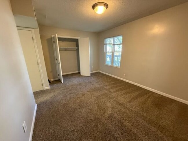 Building Photo - Move In Now & Save – Limited Availability at $1,399! Collegeview Apartments! Updated 2 Bed 2 Bath...