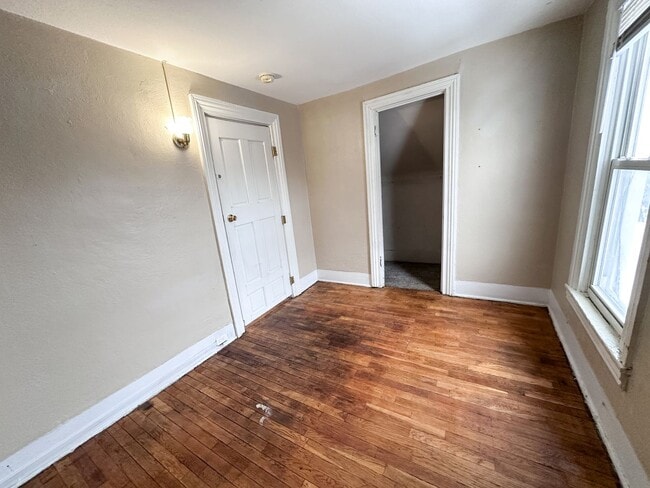 Building Photo - 443 Quimby St NE