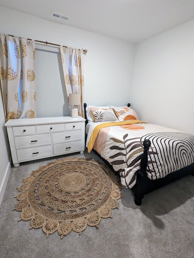 Building Photo - 134 N Welden Way