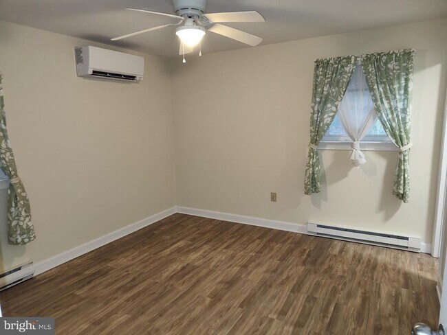 Building Photo - 8566 Dyott Ct