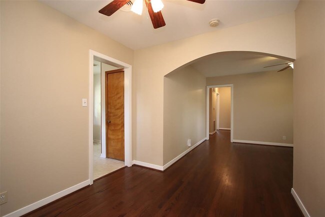 Building Photo - 5036 De Milo Dr