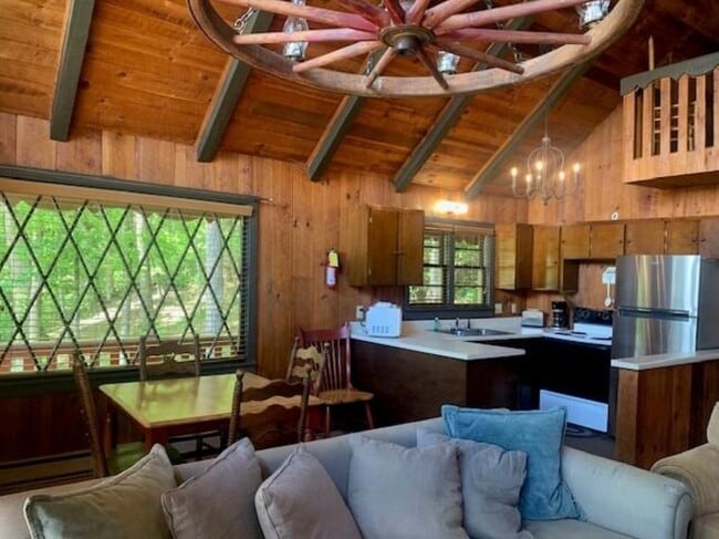 Building Photo - 24 Chalet Village Dr