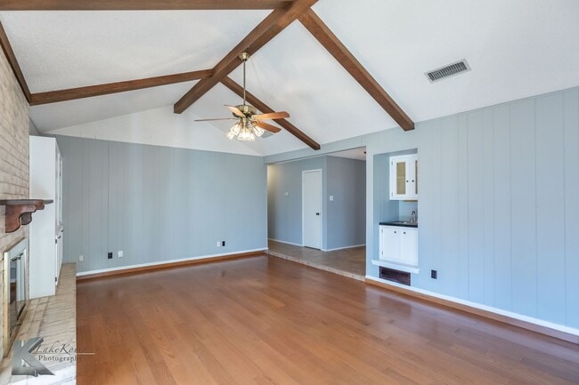 Building Photo - Cul-de-Sac 3/2/2; NEW INTERIOR PAINT DEC 2025; NEW CARPET DEC 2025!