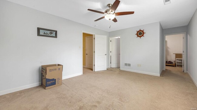 Building Photo - 303 Gateview Dr