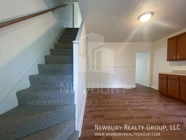 Building Photo - Charming Two-Bedroom Townhouse-Style Apart...