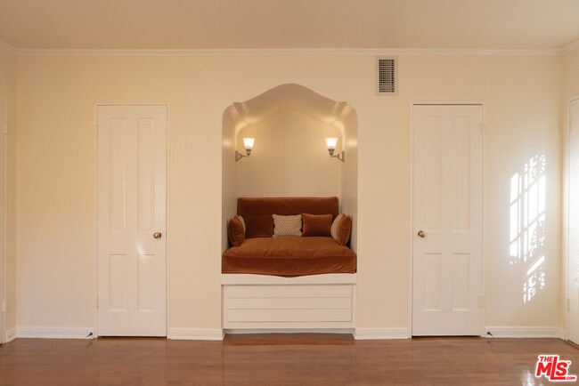 Building Photo - 2401 Meadow Valley Terrace