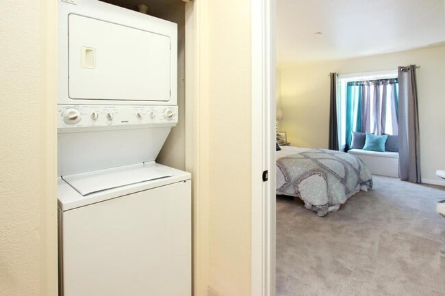 Building Photo - Prime Central Location / Available NOW!!!