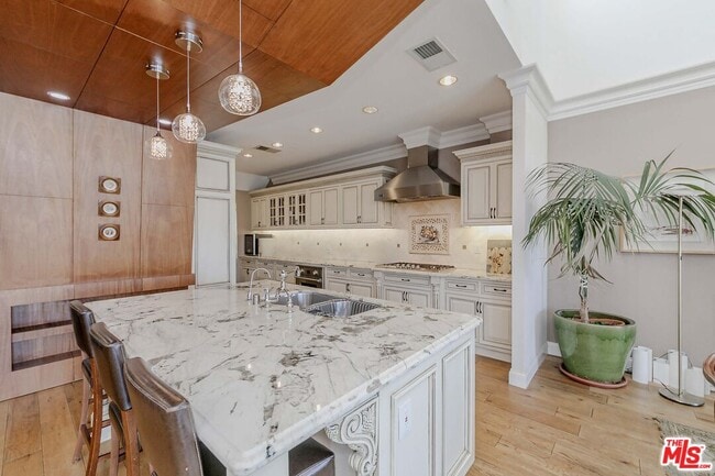 Building Photo - 4460 Wilshire Blvd