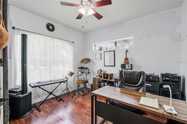 Building Photo - 2807 Deerfield St