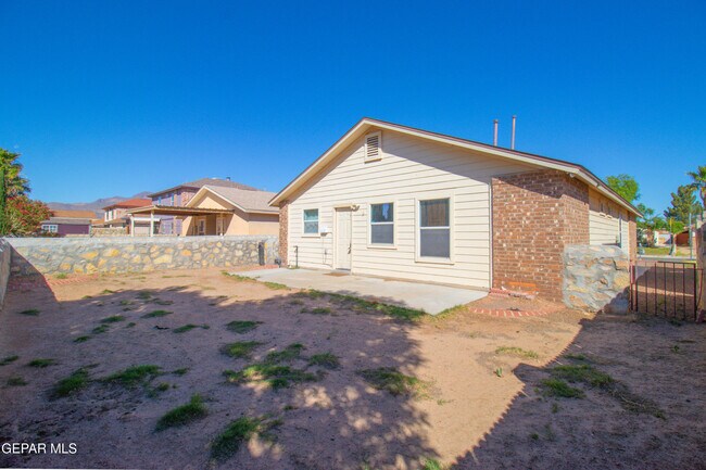Building Photo - 5652 Rick Husband Dr