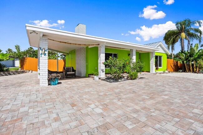 Building Photo - 5203 S Indian River Dr