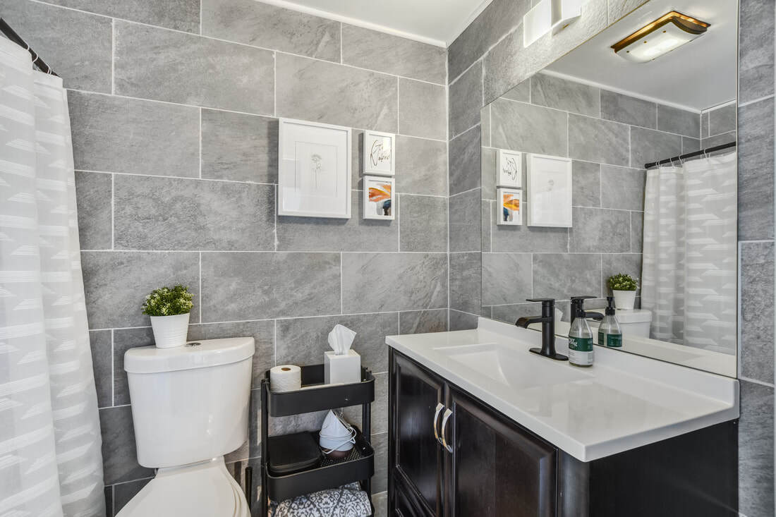 Building Photo - 2437 Atwood Ave