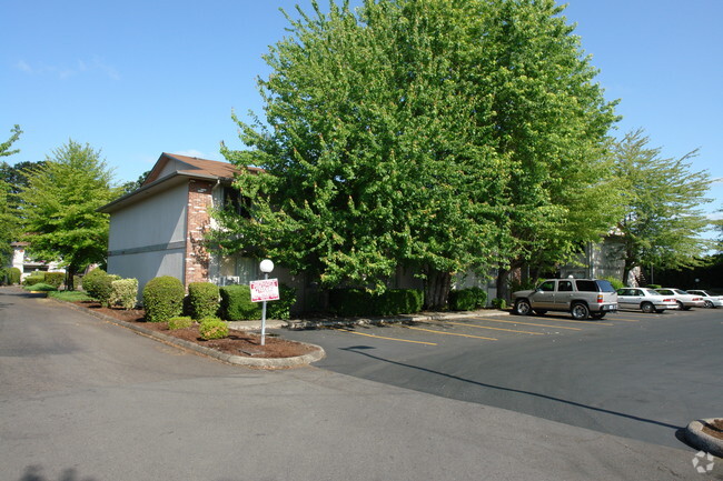 Building Photo - Fernwood Court Apartments