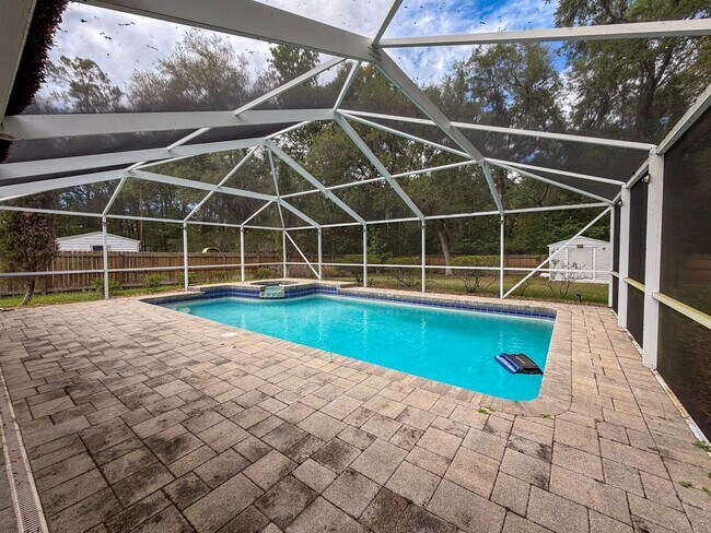 Building Photo - 4BR/2BA POOL home in NW Gainesville!