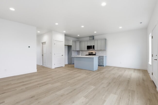Building Photo - 631 Creative Way