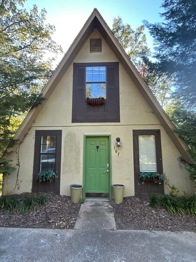 Primary Photo - 107 Herron Dr
