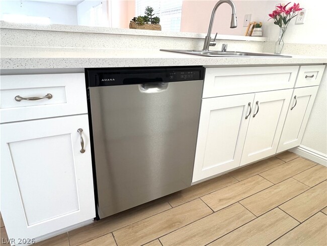 Building Photo - 428 S Beaumont St