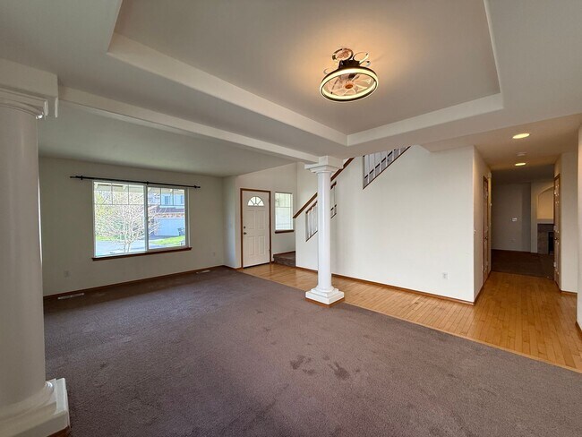 Building Photo - 4 Bed 2 Bath Home in Waterbury Meadows