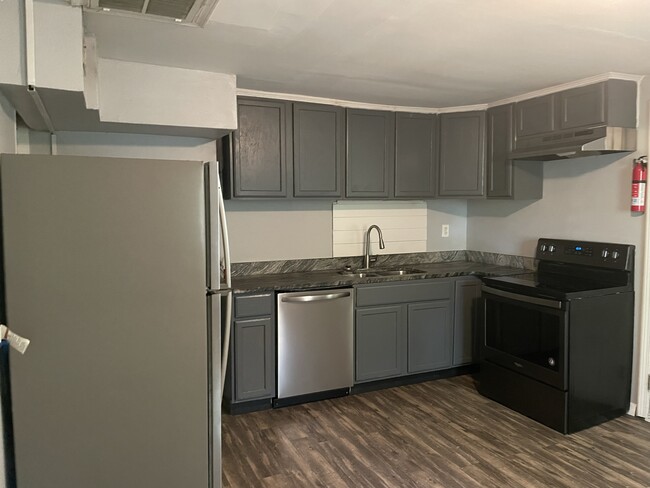 Building Photo - 207 Colleton Rd