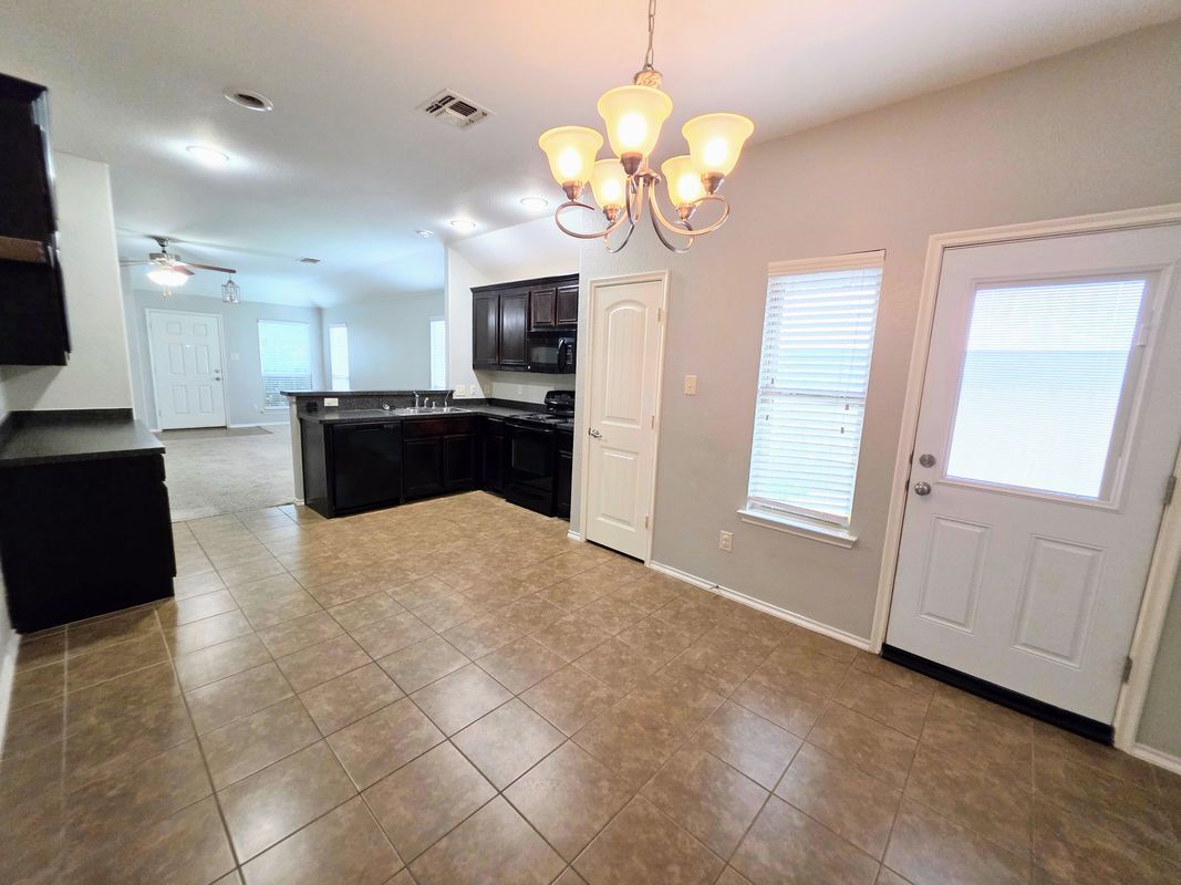 Building Photo - 1809 Rodeo Dr