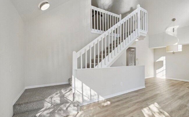 Building Photo - 13700 Richmond Park Dr N