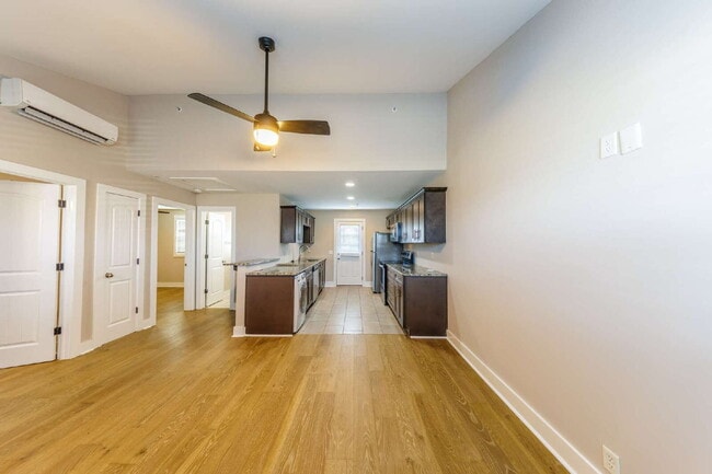 Building Photo - Renovated 2 Bed in Elizabeth Park for Lease!
