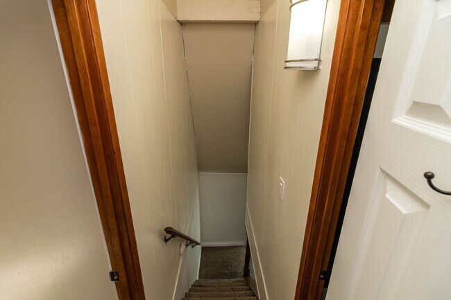 Building Photo - 3 Bedroom 2 Bath Gambrel Nestled in Big Bear City