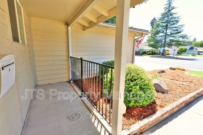 Building Photo - 2128 W La Loma Dr
