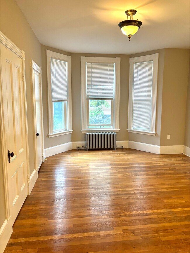 Building Photo - 322 Brookline St