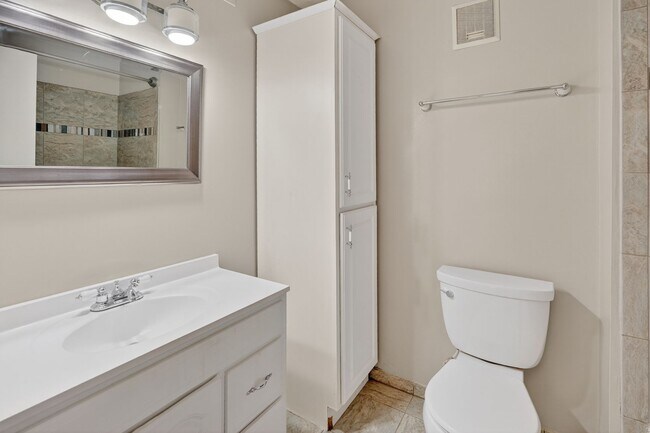 Building Photo - 15 Pickering Ct