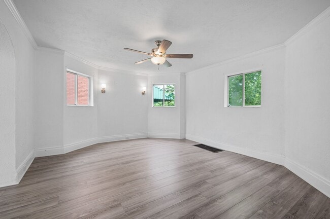 Building Photo - 5 bed 2 bath - Great Brookline location.  ...