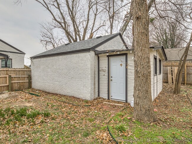 Building Photo - 2047 E 13th St