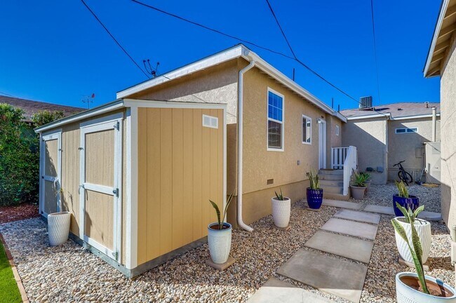 Building Photo - 6504 W 84th Pl