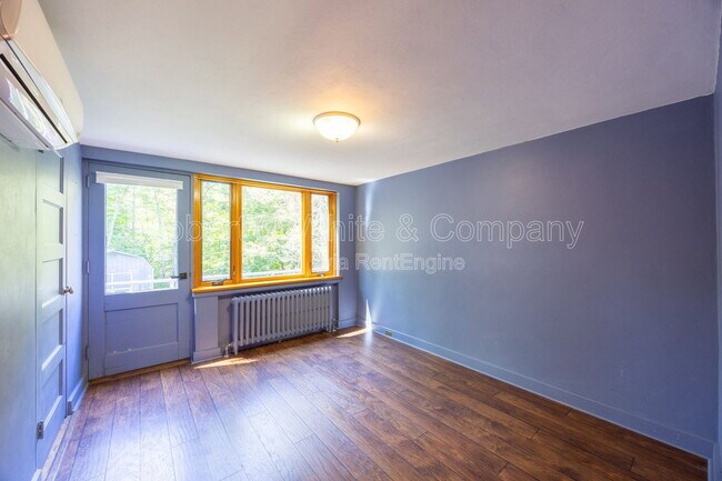 Building Photo - 205 Jinny Hill Rd