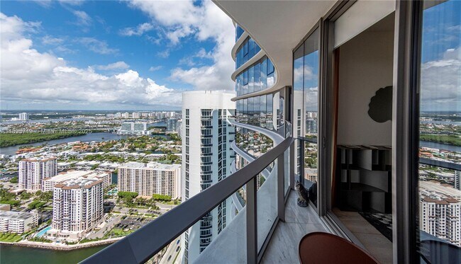 Building Photo - 15701 Collins Ave