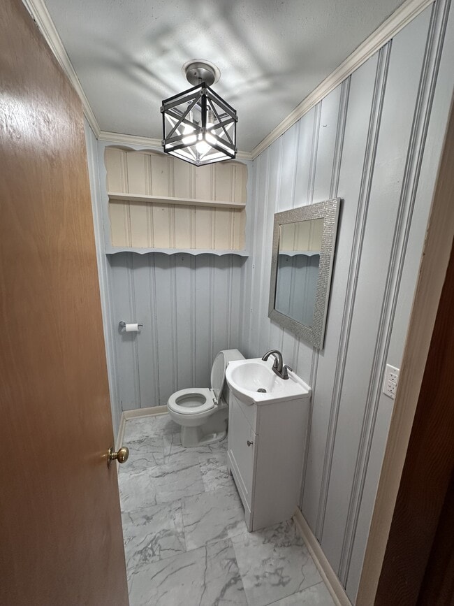 Building Photo - 638 Oakland Dr