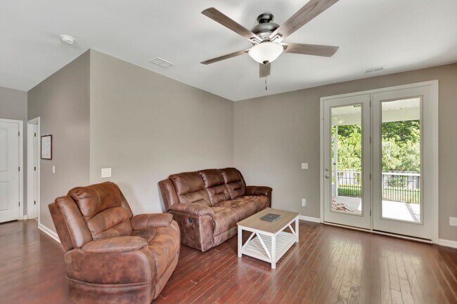 Building Photo - Large open floor plan in Spring Grove Plan...