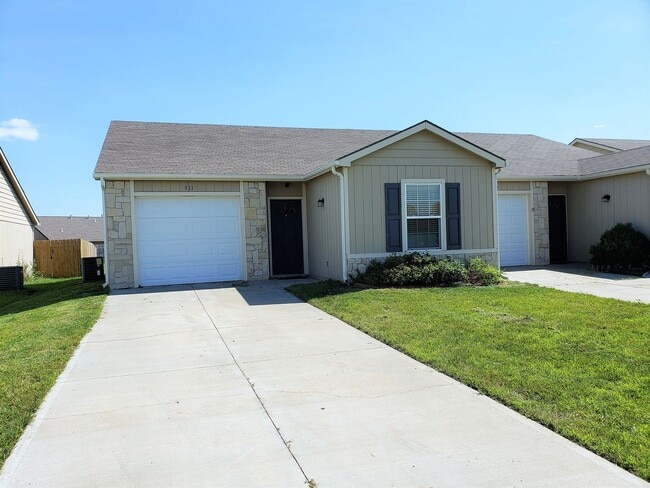 Building Photo - 3D Tour Available - 1-Car Garage + Back Patio + LVT Flooring! Available July 3rd!