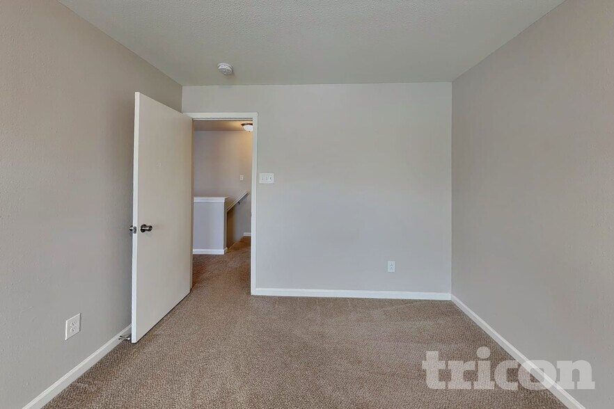 Building Photo - 807 Chastain Ave