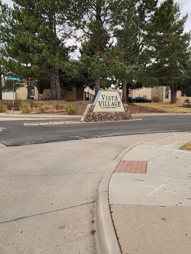 Building Photo - Wonderful townhome unit in Arvada! MOVE IN READY!!