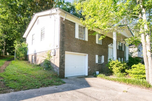 Building Photo - Massive Renovated 5BR/3BA Home with Baseme...