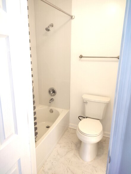 Building Photo - 9578 Landbreeze Row