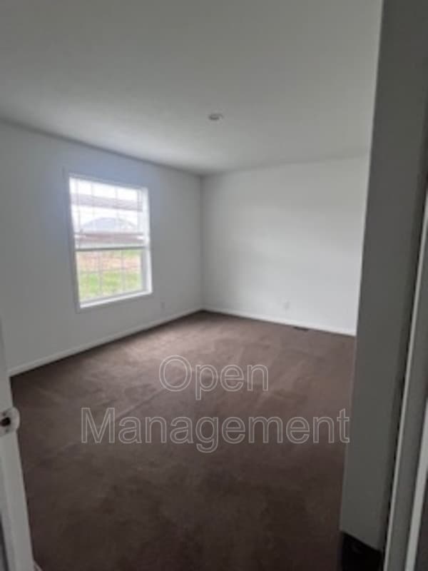 Building Photo - 511 E 1st St