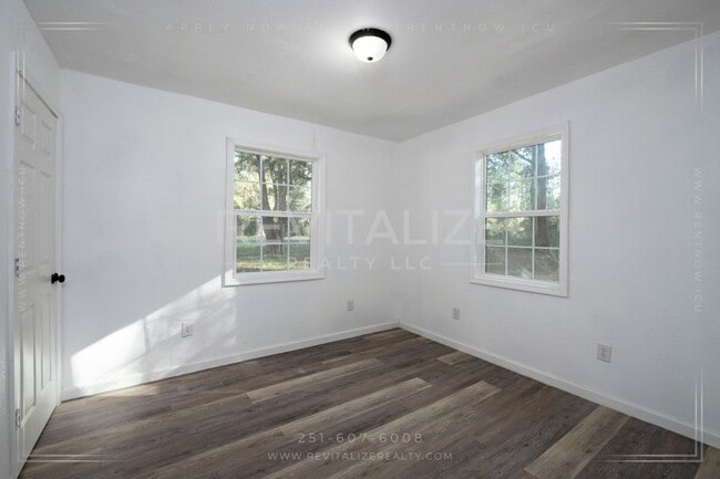Building Photo - Fully Renovated 3/2 in West Mobile!